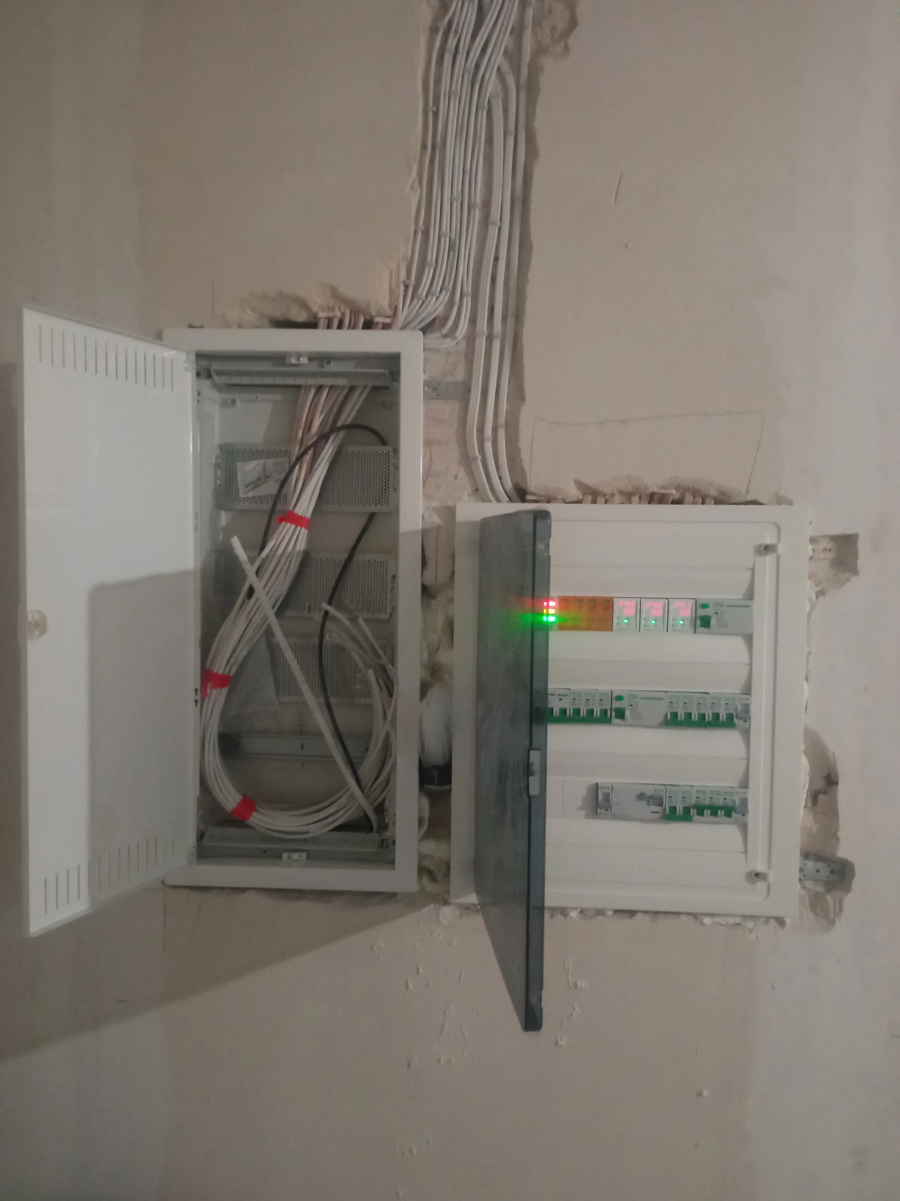 Частный дом в Пясечно с модернизированной щитовой и инженерной подготовкой под автоматизацию