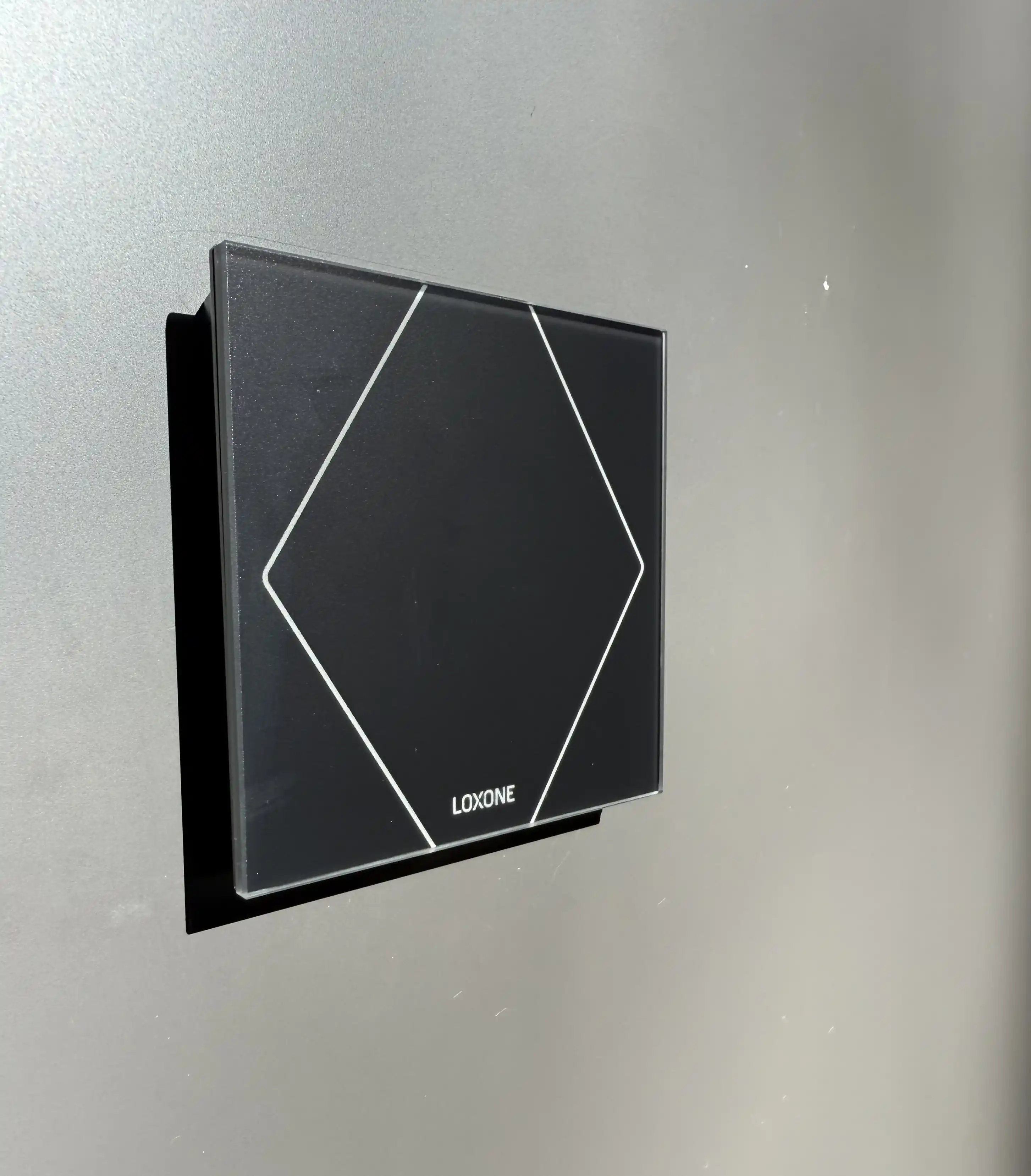 Nowoczesne wnętrze domu z systemem Loxone