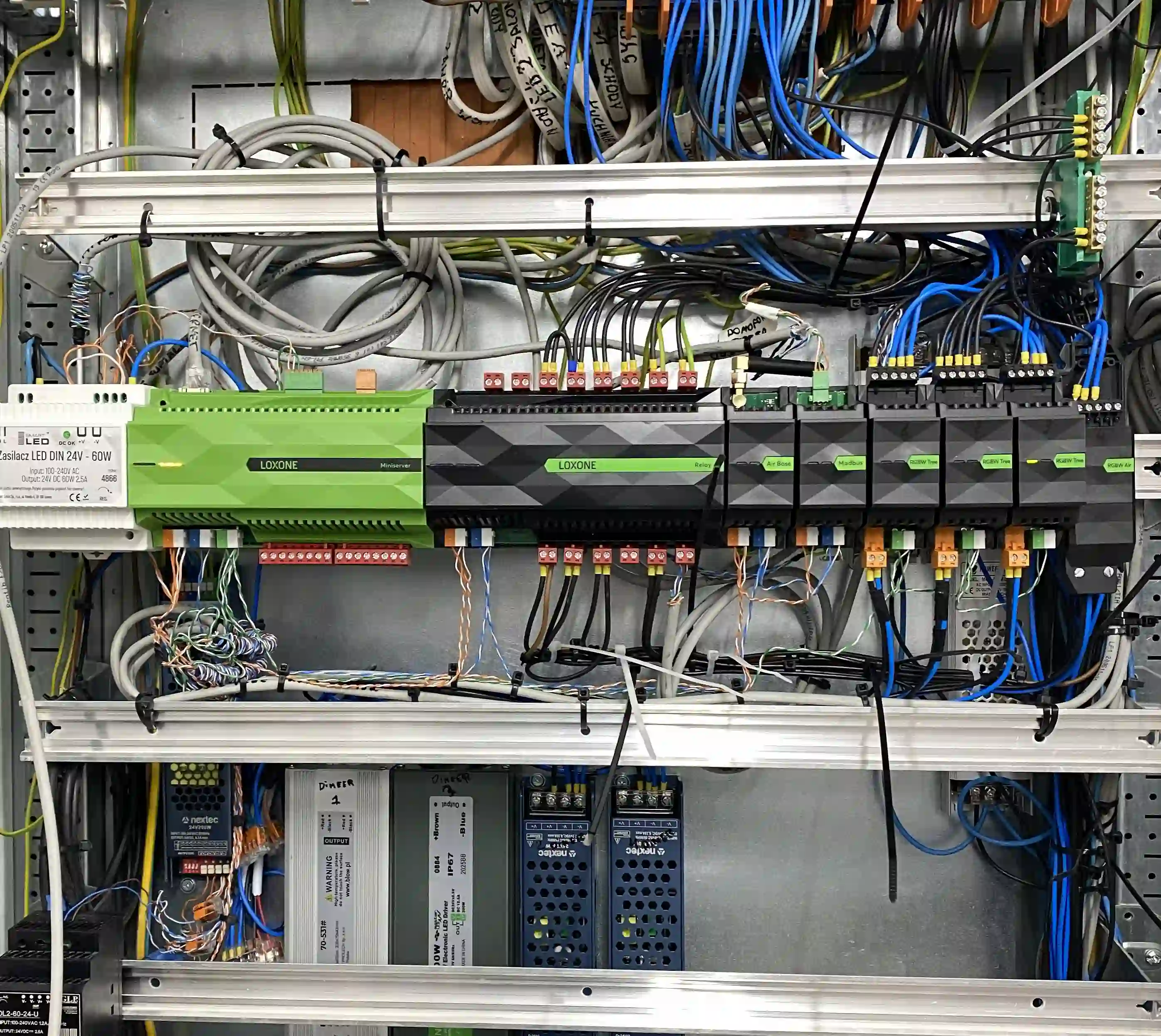 Technicznie uporządkowany system Loxone w domu