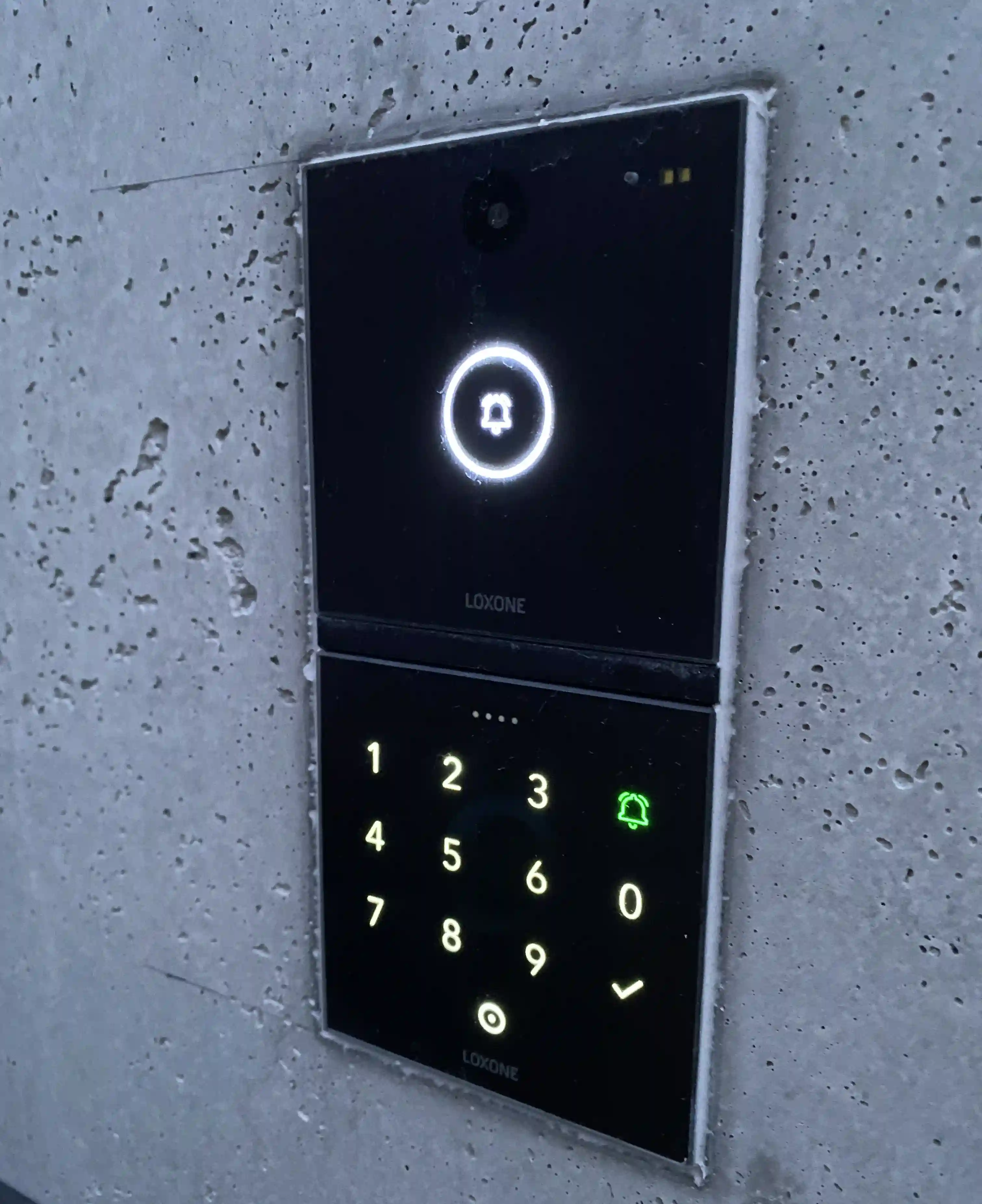 Technicznie uporządkowany system Loxone w domu